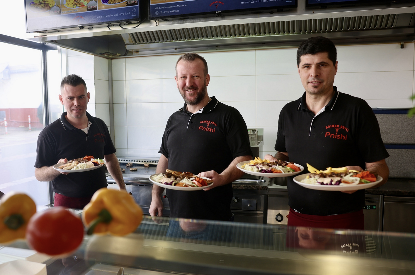 Yllber Pnishi mit seinem Team – Restaurant Schillerhof Pnishi, Marbach am Neckar